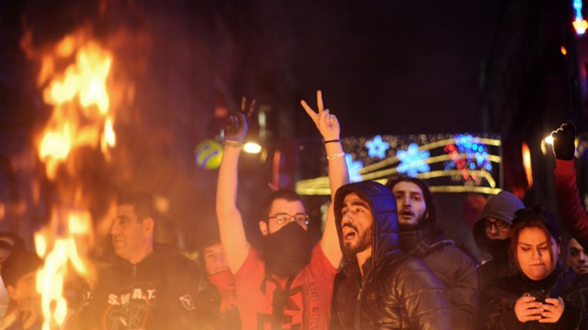 Κωνσταντινούπολη: Επεισόδια μεταξύ διαδηλωτών και αστυνομίας για το νόμο-φίμωτρο 